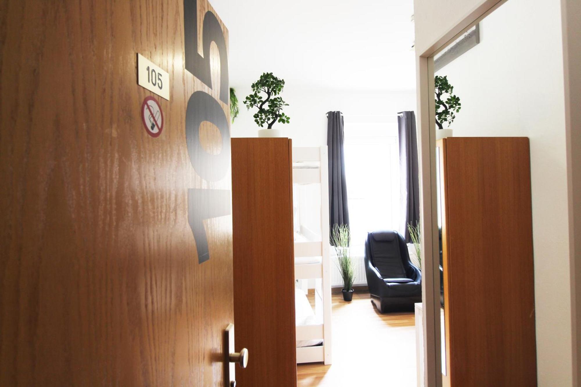 Hotel Ulm Zentrum - Komplettes Zimmer, Hochbett, Android Tv & Eigenem Bad - Perfekt Fuer Familien & Gruppen Bagian luar foto
