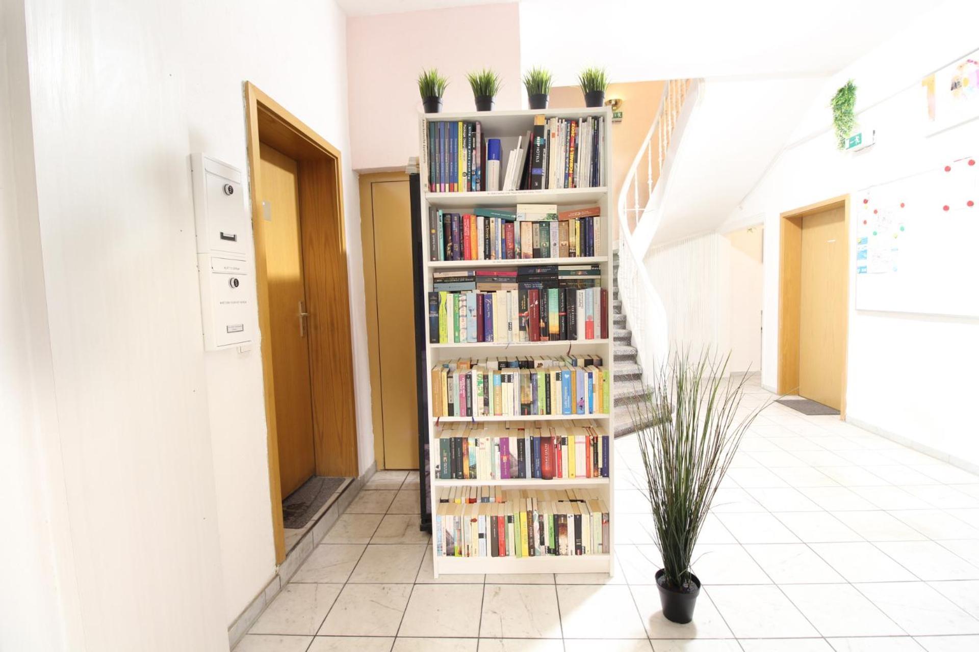 Hotel Ulm Zentrum - Komplettes Zimmer, Hochbett, Android Tv & Eigenem Bad - Perfekt Fuer Familien & Gruppen Bagian luar foto