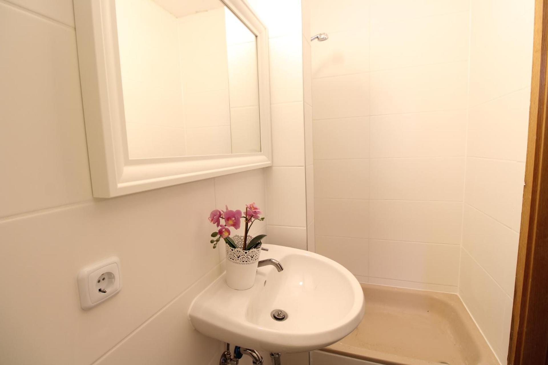Hotel Ulm Zentrum - Komplettes Zimmer, Hochbett, Android Tv & Eigenem Bad - Perfekt Fuer Familien & Gruppen Bagian luar foto