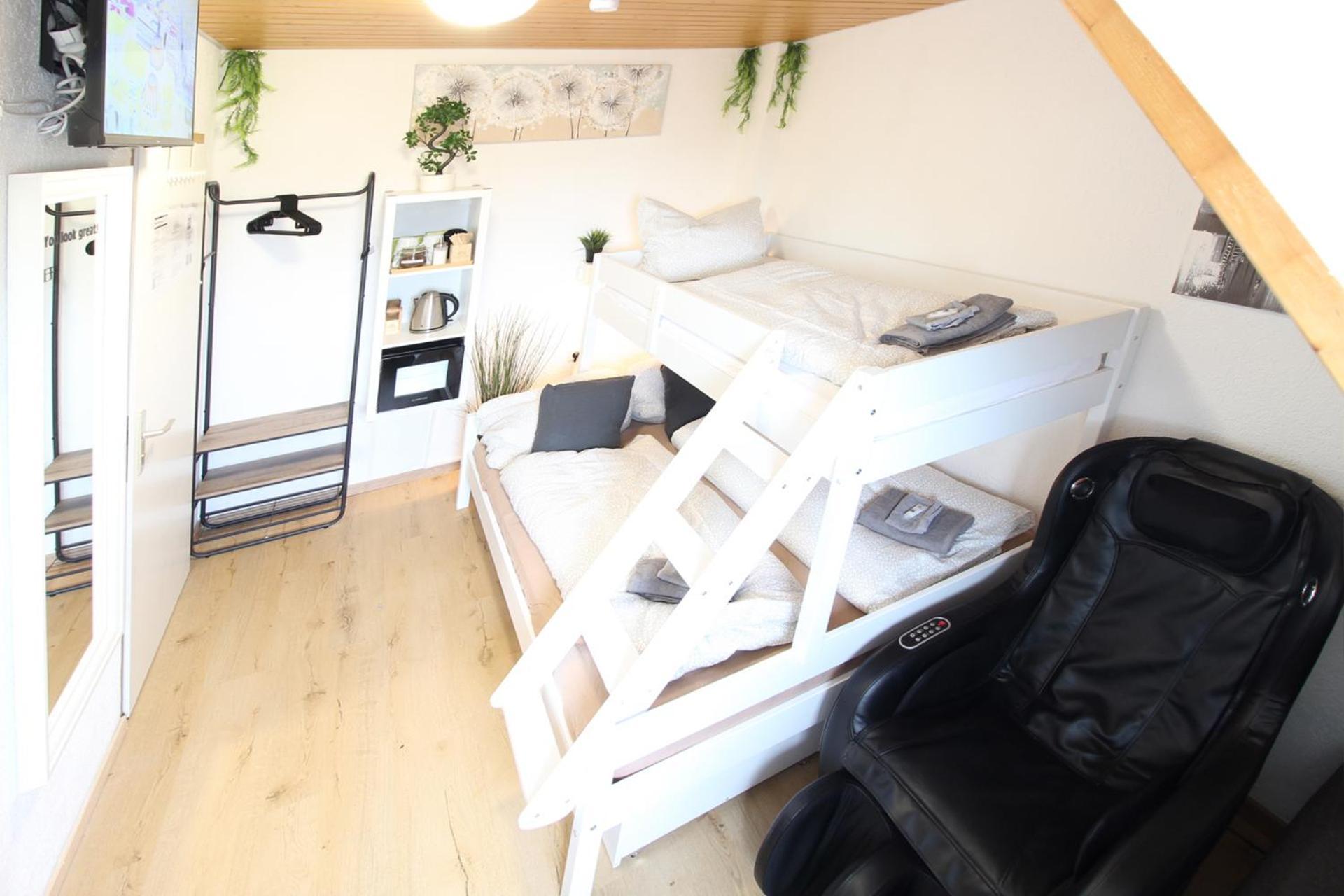 Hotel Ulm Zentrum - Komplettes Zimmer, Hochbett, Android Tv & Eigenem Bad - Perfekt Fuer Familien & Gruppen Bagian luar foto