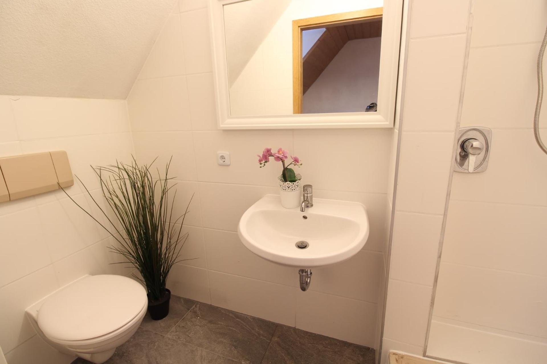 Hotel Ulm Zentrum - Komplettes Zimmer, Hochbett, Android Tv & Eigenem Bad - Perfekt Fuer Familien & Gruppen Bagian luar foto