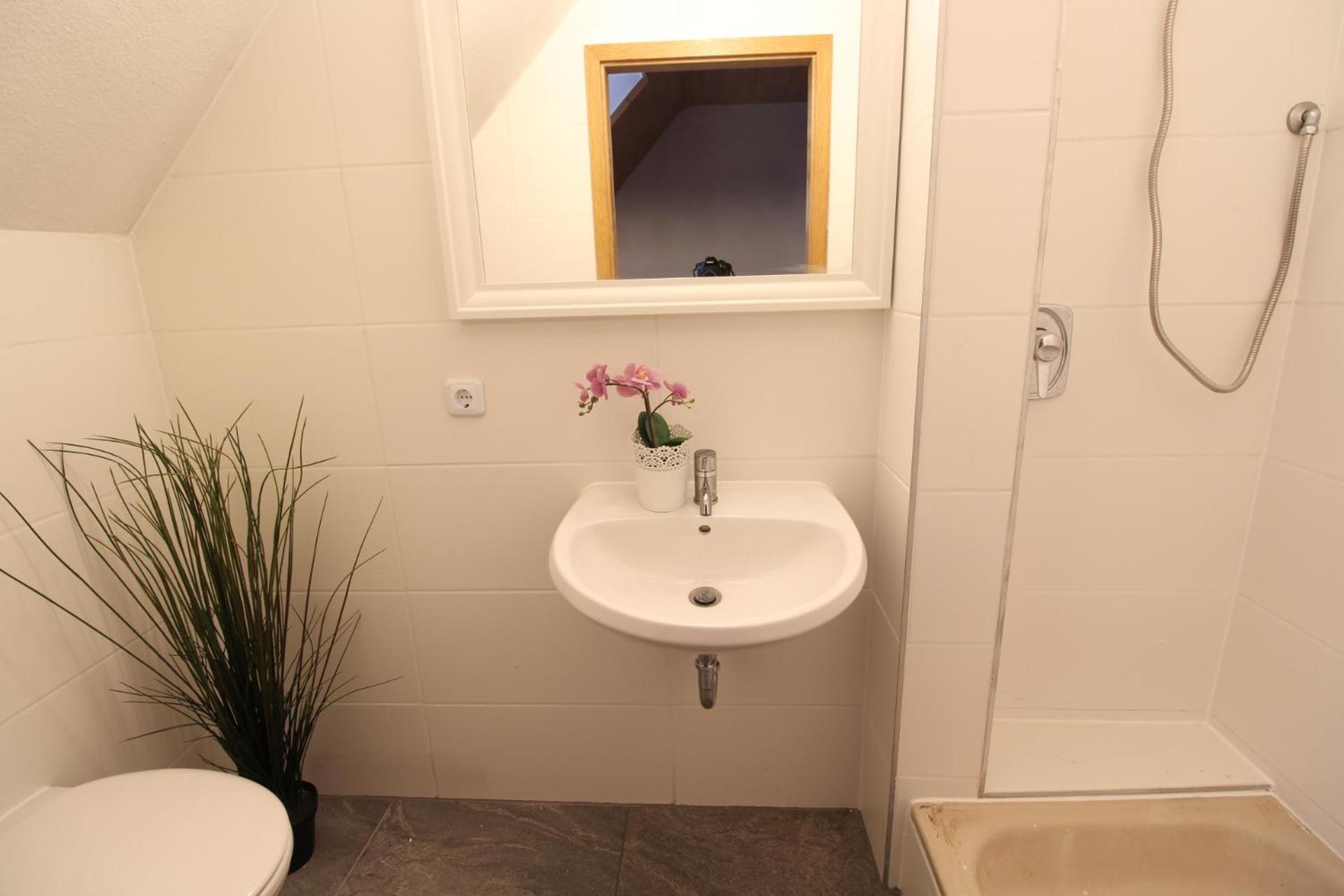 Hotel Ulm Zentrum - Komplettes Zimmer, Hochbett, Android Tv & Eigenem Bad - Perfekt Fuer Familien & Gruppen Bagian luar foto